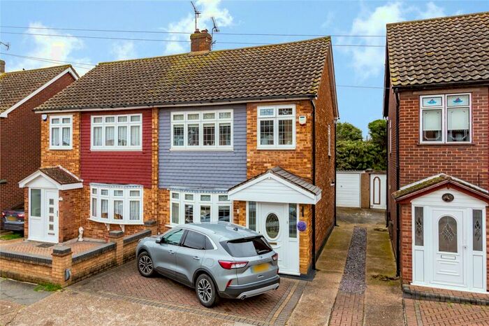 4 Bedroom Semi-Detached House For Sale In Stoke Road, Rainham, RM13