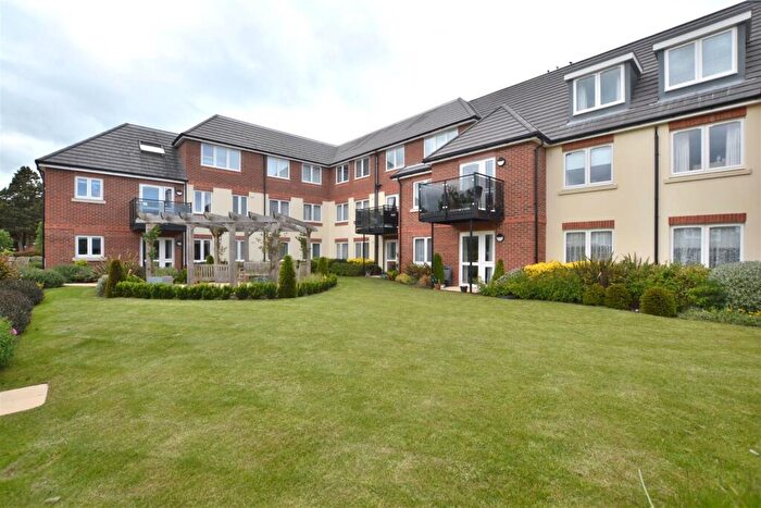 1 Bedroom Apartment For Sale In Crookham Road, Fleet, GU51