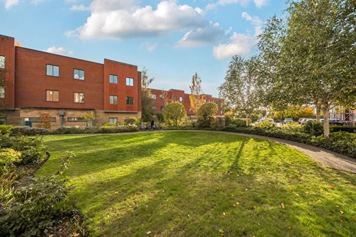 3 Bedroom Flat For Sale In Central Headington, Oxford, OX3