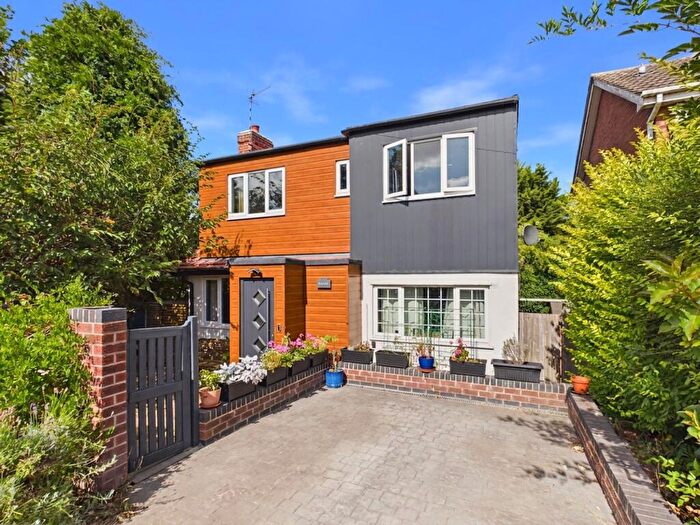 3 Bedroom Detached House For Sale In Greenfield Grove, Carlton, Nottingham, NG4