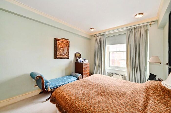 3 Bedroom Property For Sale In George Street, London, W1H
