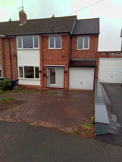 4 Bedroom Semi-Detached House To Rent In Shakespeare Road, Straits, Lower Gornal, DY3