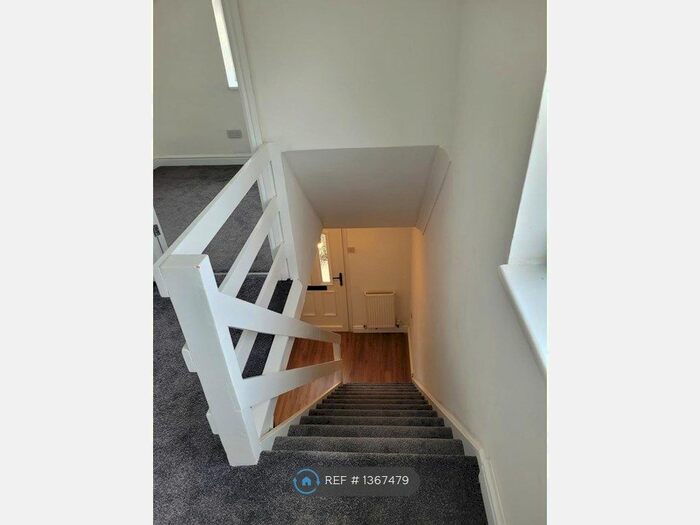 3 Bedroom Semi-Detached House To Rent In Collingham Gardens, Derby, DE22