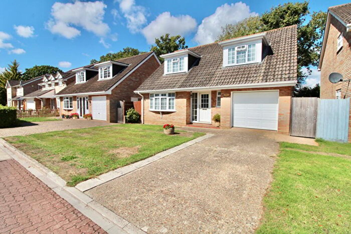 3 Bedroom Detached House For Sale In Little Barrs Drive, New Milton, BH25