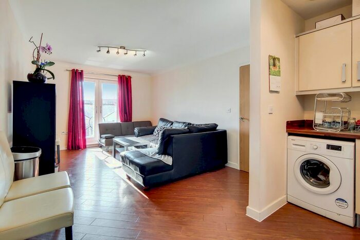 1 Bedroom Flat To Rent In Worton Way, Hounslow, TW3
