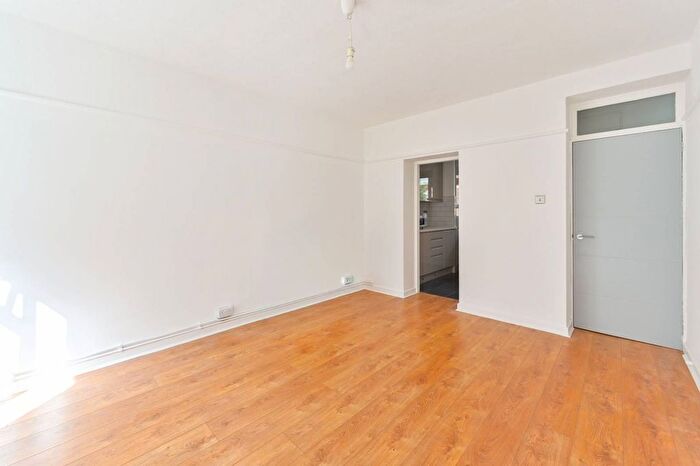1 Bedroom Flat To Rent In Strasburg Road, Battersea, London, SW11