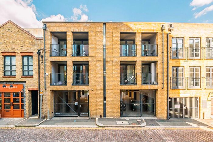 2 Bedroom Flat To Rent In Worple Road Mews, Wimbledon, SW19