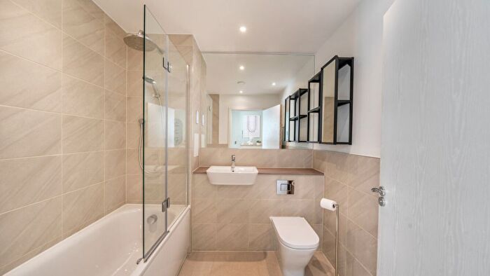 1 Bedroom Flat For Sale In Peart House, NW7