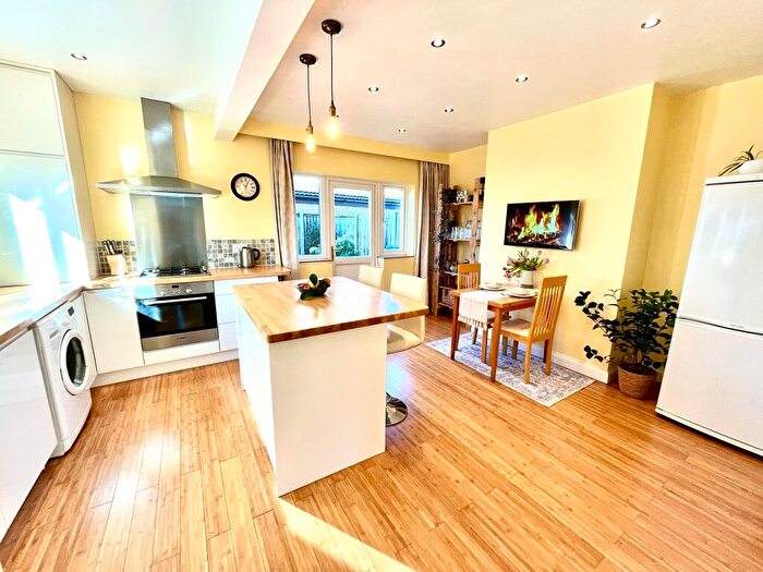 3 Bedroom Semi-Detached House For Sale In West Crescent, Nottingham, NG9