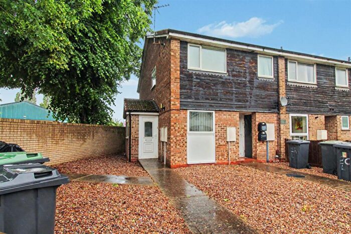 1 Bedroom Flat To Rent In Lambeth Court, Beeston, Nottingham, NG9