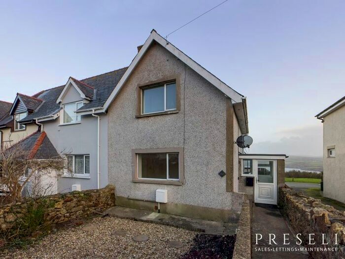 2 Bedroom Terraced House To Rent In Harbour Village, Goodwick, SA64