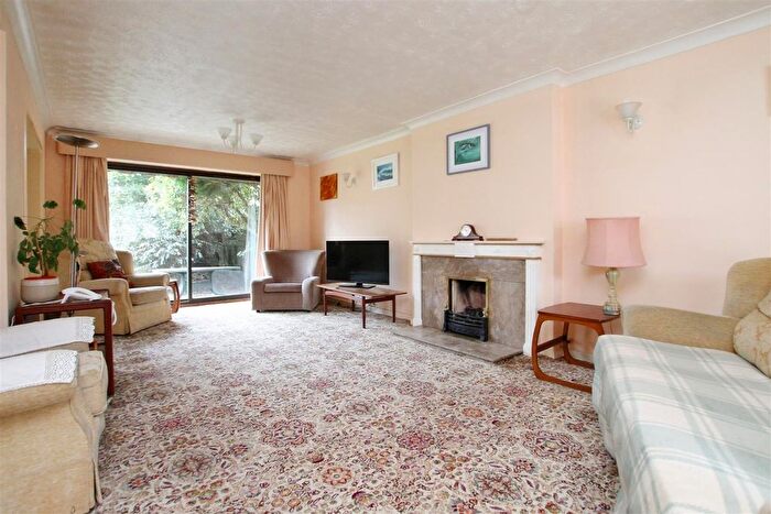 4 Bedroom Detached House For Sale In The Mallards, Langstone, PO9