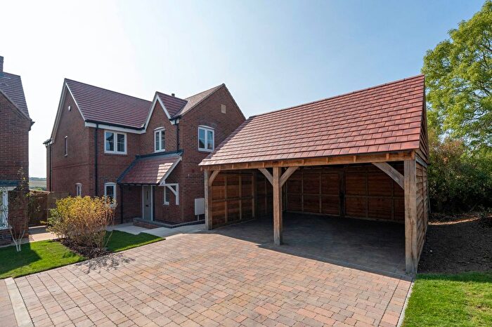 4 Bedroom Detached House For Sale In Meadow View, Main Street, OX27