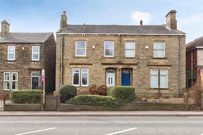 3 Bedroom Semi-Detached House For Sale In Bradford Road, Cleckheaton, BD19