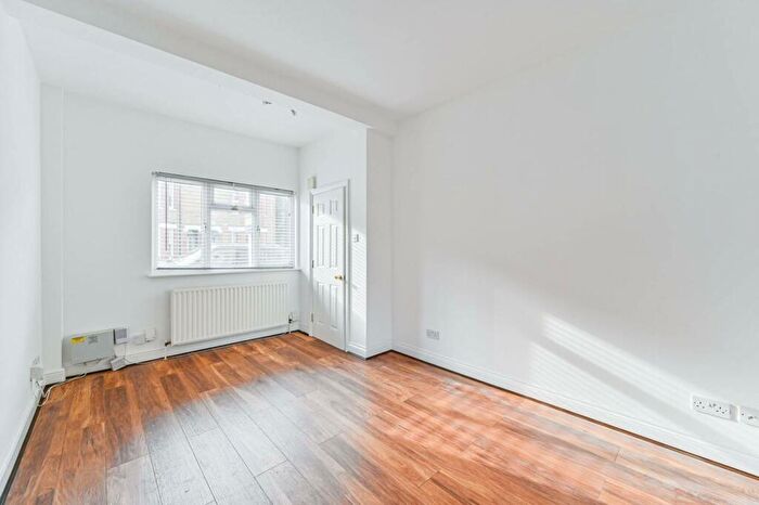 4 Bedroom Semi-Detached House To Rent In Bromley Gardens, Bromley, BR2