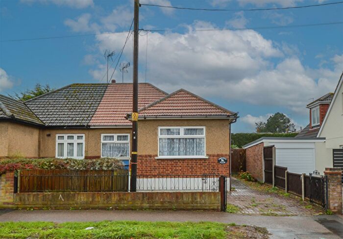2 Bedroom Bungalow For Sale In Cedar Road, Hutton, Brentwood, CM13