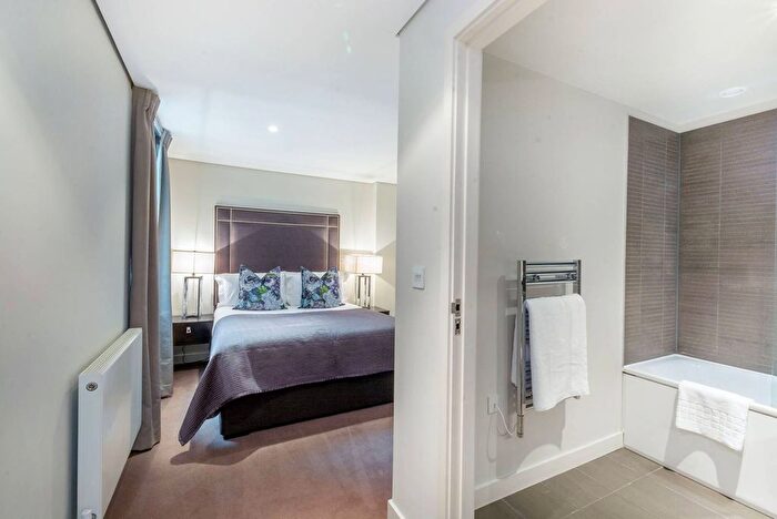 3 Bedroom Flat To Rent In Merchant Square East, Paddington, London, W2