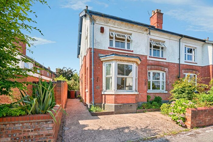 3 Bedroom Semi-detached House For Sale In Willows Road, Walsall, West Midlands, WS1