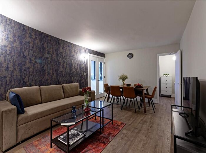 2 Bedroom Flat To Rent In Chenies Street, London, WC1E