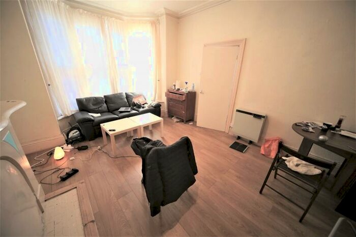 1 Bedroom Flat To Rent In Ebberston Terrace, Hyde Park, Leeds, LS6