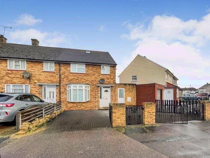 3 Bedroom End Of Terrace House To Rent In Fulbrook Lane, South Ockendon, RM15