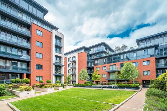 2 Bedroom Flat To Rent In College House, Putney Hill, London, SW15