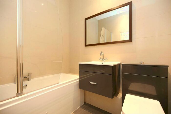 2 Bedroom Apartment To Rent In (£pppw)Grainger Street, City Centre, Newcastle Upon Tyne, NE1