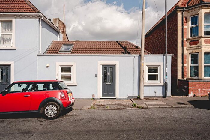 1 Bedroom Mews For Sale In Elmdale Road, Bedminster, Bristol, BS3