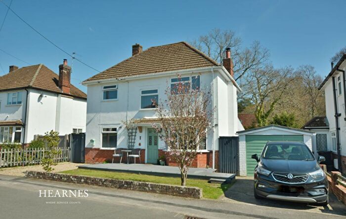 3 Bedroom Detached House For Sale In Wyelands Avenue, Wimborne, BH21