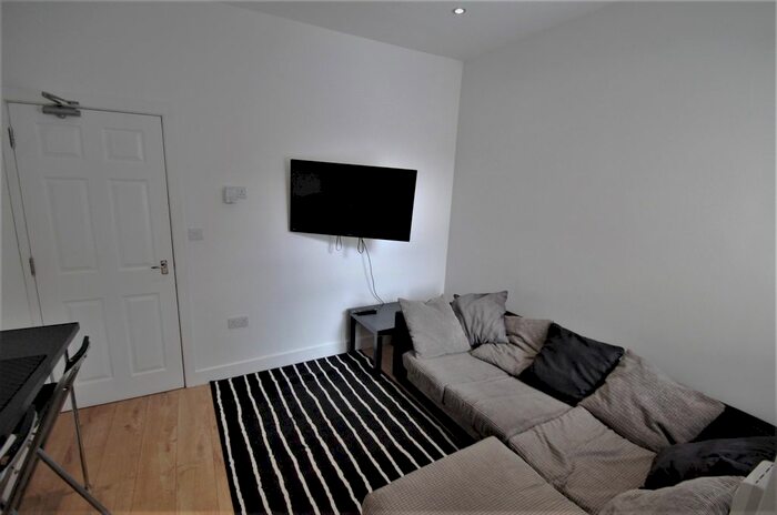 6 Bedroom End Of Terrace House To Rent In Gulson Road, Coventry, CV1