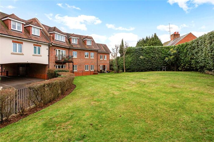 3 Bedroom Duplex For Sale In Fieldgate Court, Portsmouth Road, Cobham, Surrey, KT11
