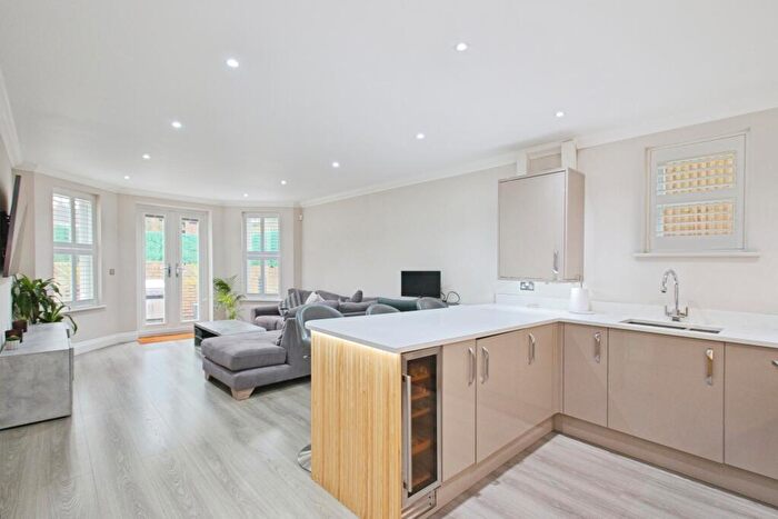 2 Bedroom Flat For Sale In Southlands Road, Bromley, BR1