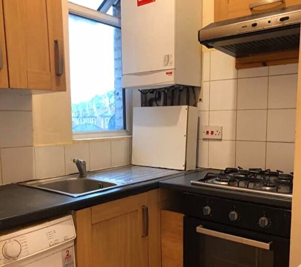 2 Bedroom Flat To Rent In Chichele Road, London, NW2