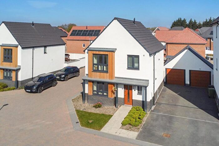 4 Bedroom House To Rent In Bramham Gardens, Leeds, LS15