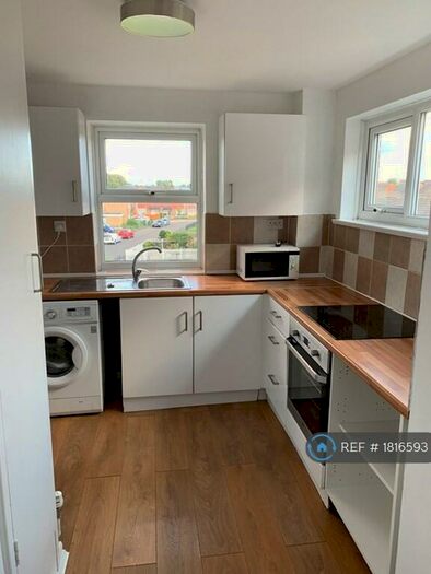 2 Bedroom Flat To Rent In Harvey Rd, Aylesbury, HP21