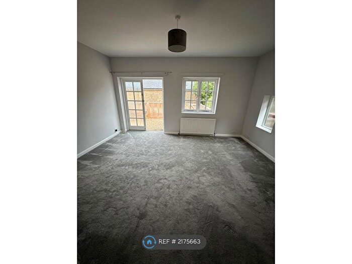 1 Bedroom Flat To Rent In High Street, Berkhamsted, HP4