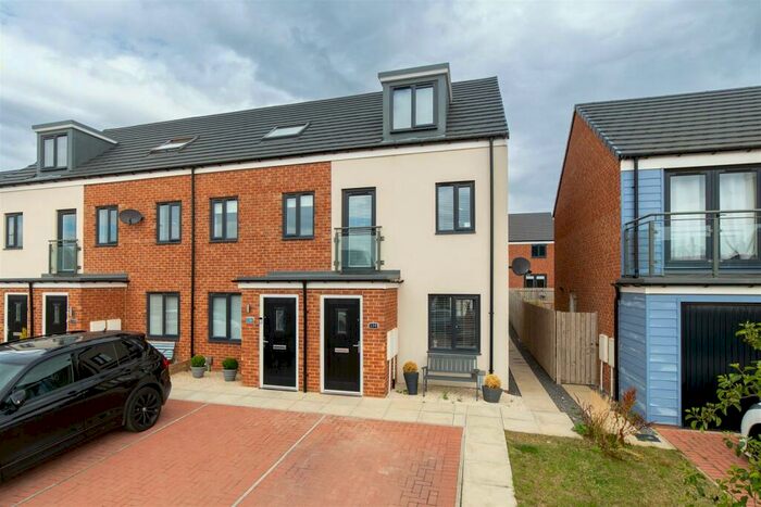 3 Bedroom Town House To Rent In Roseden Way, Great Park, NE13