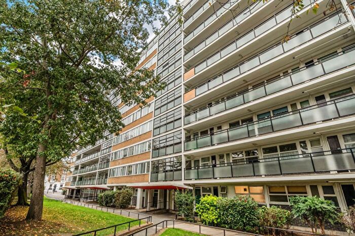2 Bedroom Flat For Sale In Churchill Gardens, Pimlico, London, SW1V