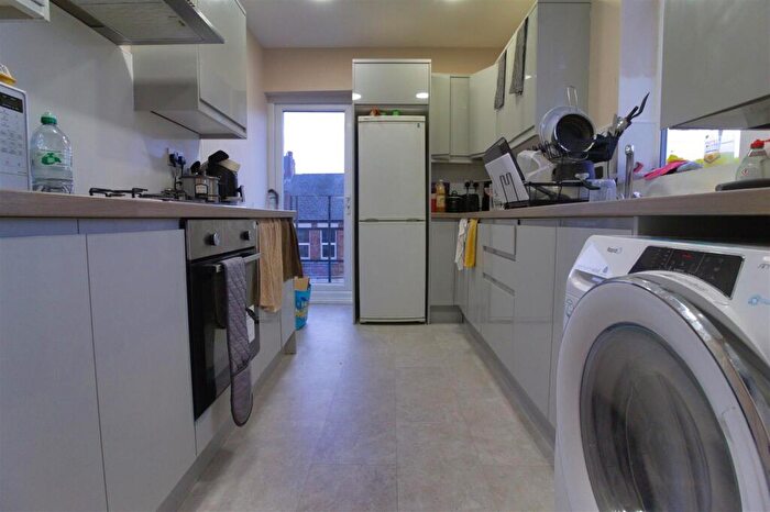 6 Bedroom Maisonette To Rent In Helmsley Road, Sandyford, NE2