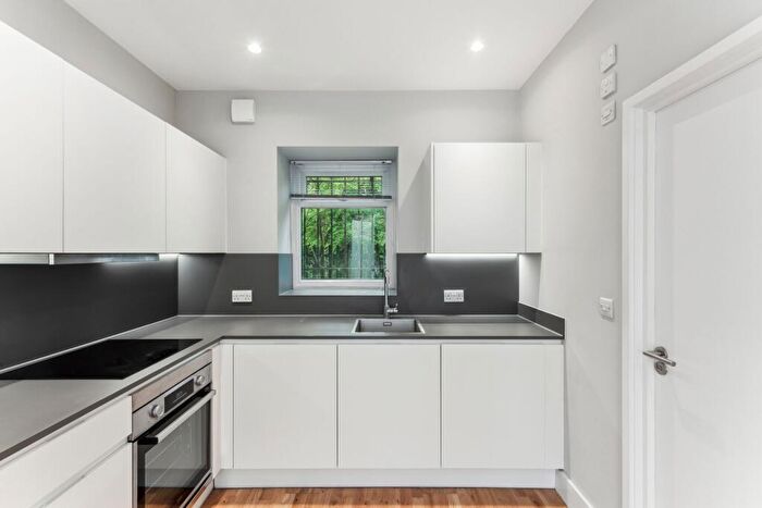 Flat To Rent In B Bowes House Bowes Road, N13