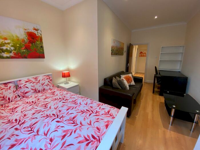 2 Bedroom Flat To Rent In Cromwell Road, South Kensington, SW7