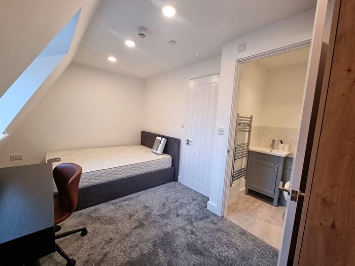 1 Bedroom Semi-Detached House To Rent In West Street, Bristol, BS2