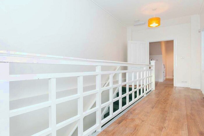 3 Bedroom Flat To Rent In Stanley Gardens, Willesden Green, NW2