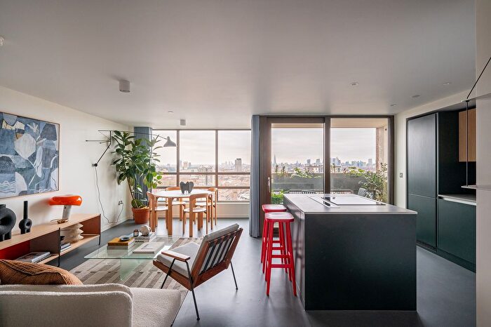 2 Bedroom Flat To Rent In Balfron Tower, St Leonards Road, London, E14