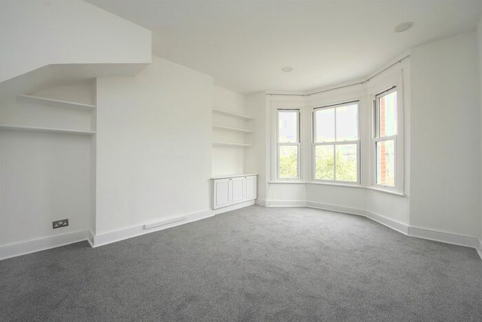 2 Bedroom Flat To Rent In St. Quintin Avenue, London, W10