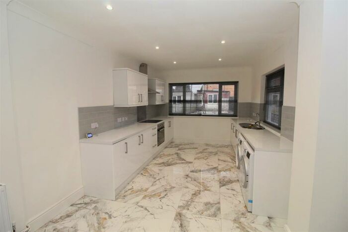 4 Bedroom House To Rent In Caerphilly Road, Birchgrove, Cardiff, CF14