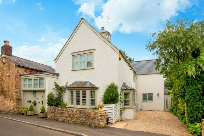 4 Bedroom Cottage For Sale In Park Road, Chipping Campden, GL55