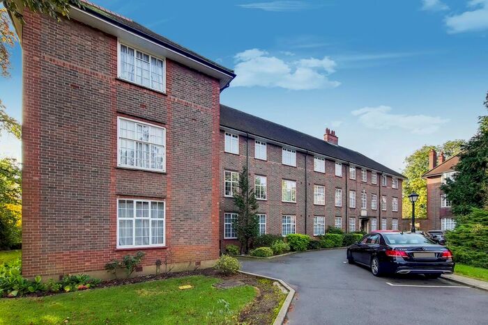 2 Bedroom Flat To Rent In Chandos Court, The Green, London N14