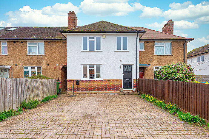 4 Bedroom Semi Detached House For Sale In Alexandra Road, Thames Ditton, KT7