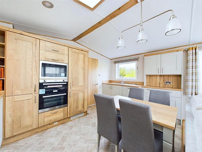 2 Bedroom Chalet For Sale In Woodthorpe Leisure Park, Woodthorpe, Alford, LN13